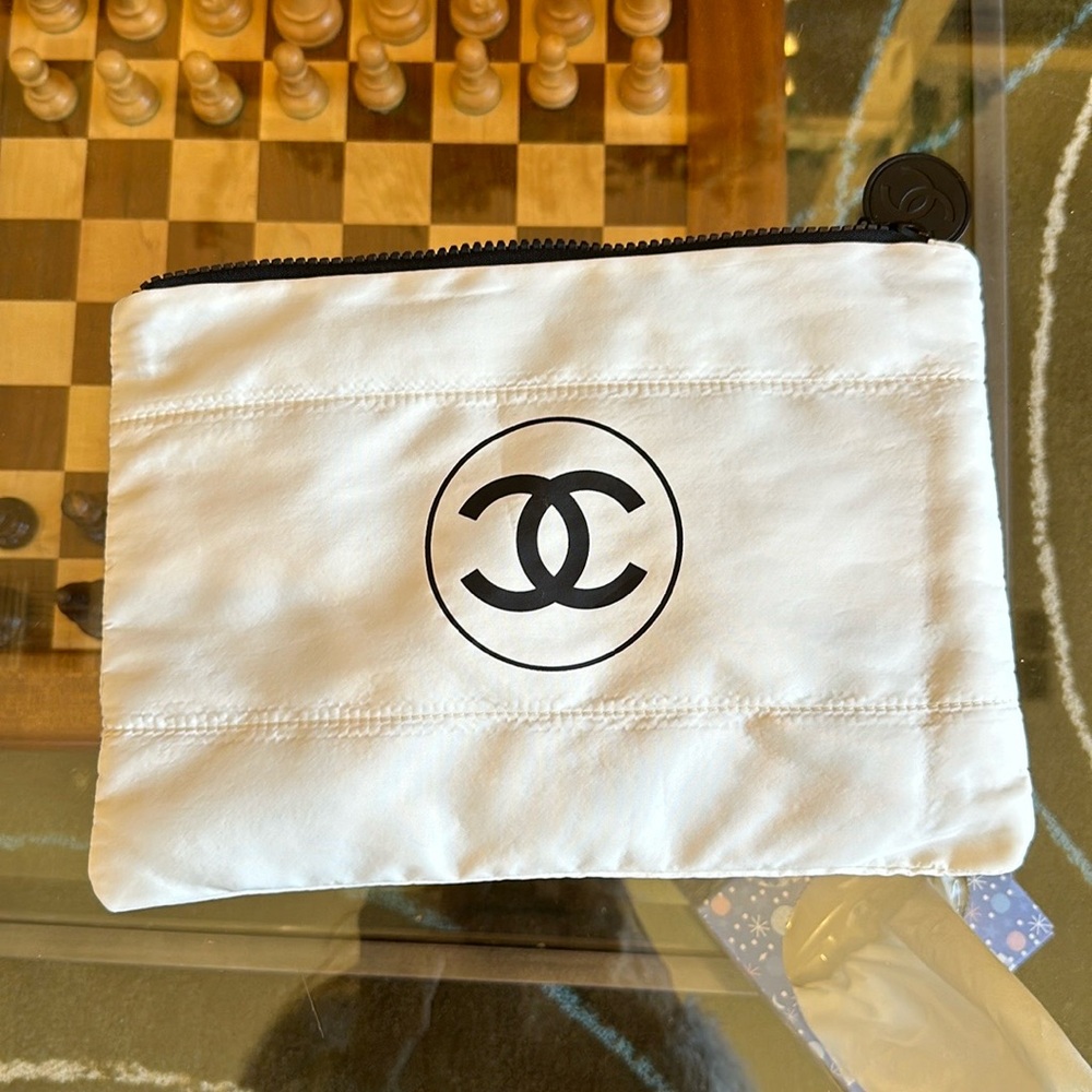 PUFFY CHANEL ZIPPERED BAG. 12.5 X 9.5. NIP  CREAM W/ BLACK